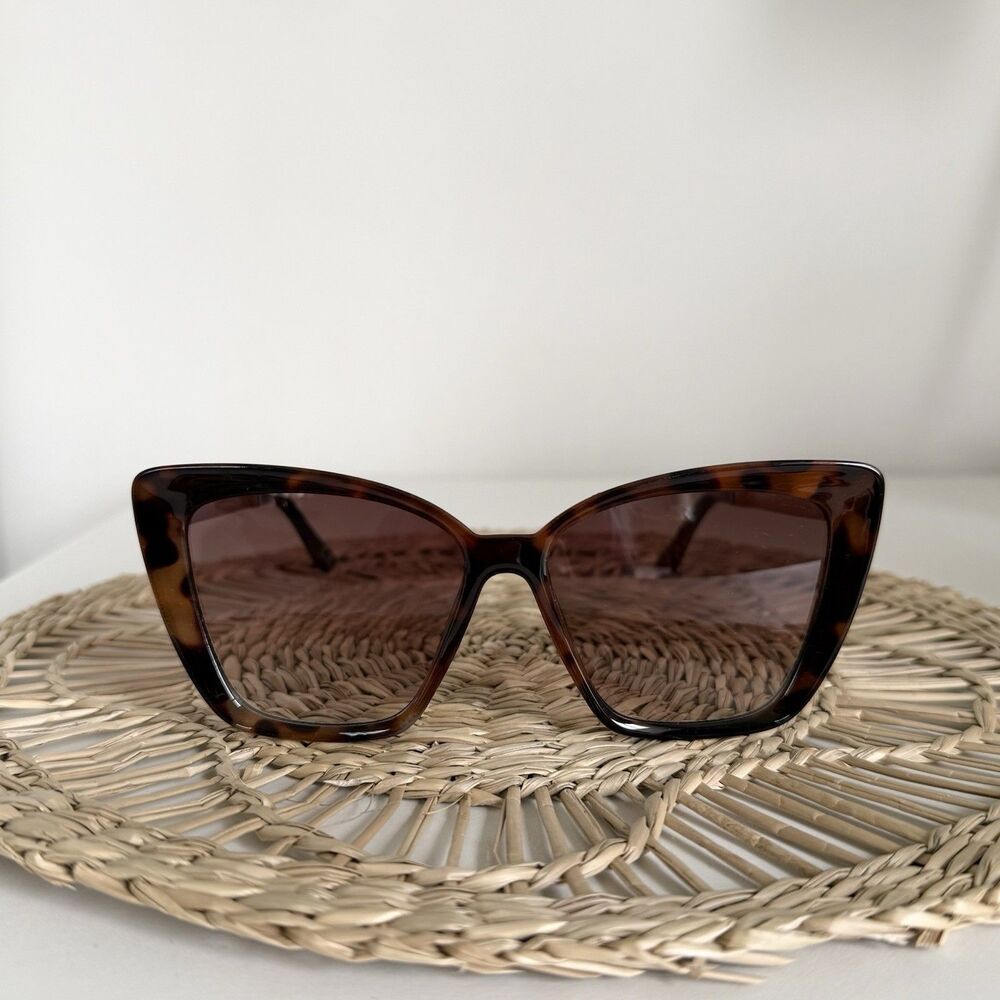 Foster Grant Oversized Cat Eye Sunglasses Tortoise Shell Rose Gold Metal Arms
